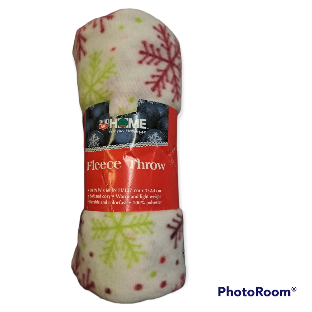 HOME FOR THE HOLIDAYS FLEECE THROW